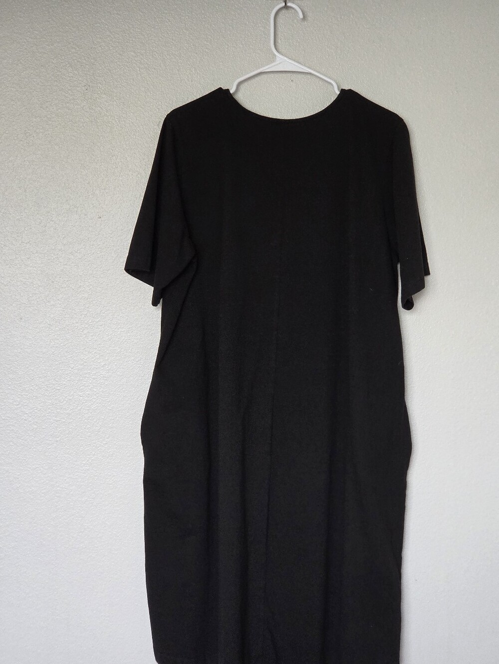 Minimalist Black Short Sleeve Midi Dress - Picture 2 of 6